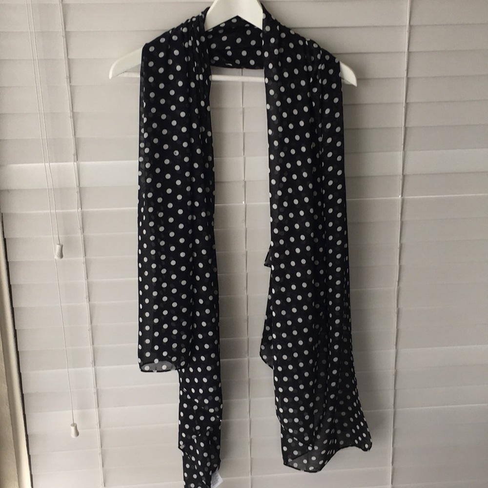 Guess Scarf - Picture 2 of 3